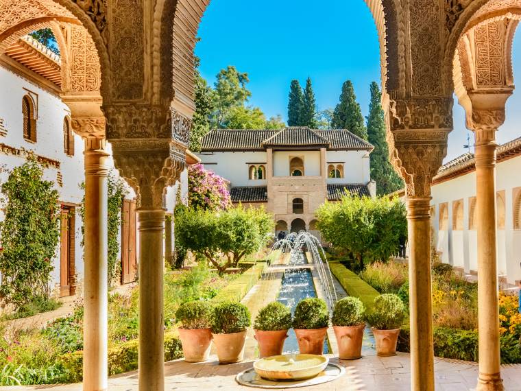 Alhambra © Aadobestock-157196209