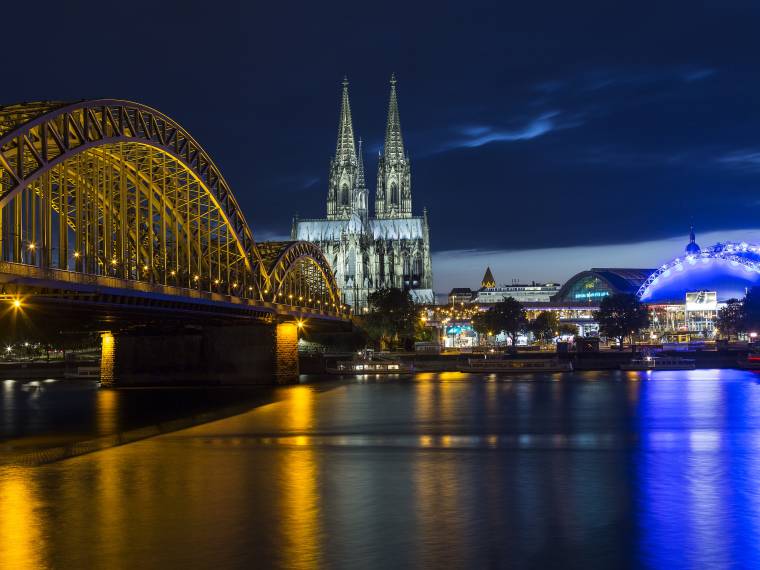 Cologne by night © Envato