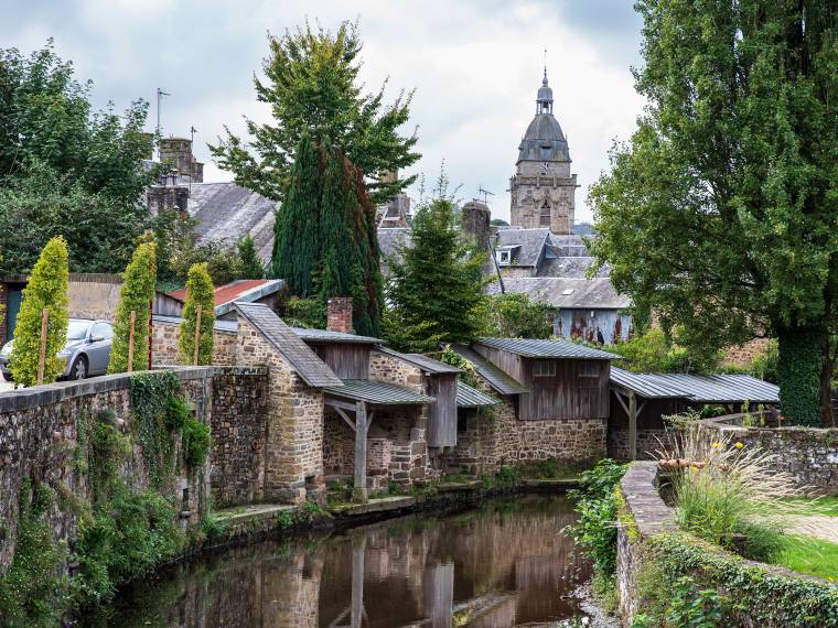 Villedieu-les-Poêles © AdobeStock_1075322848